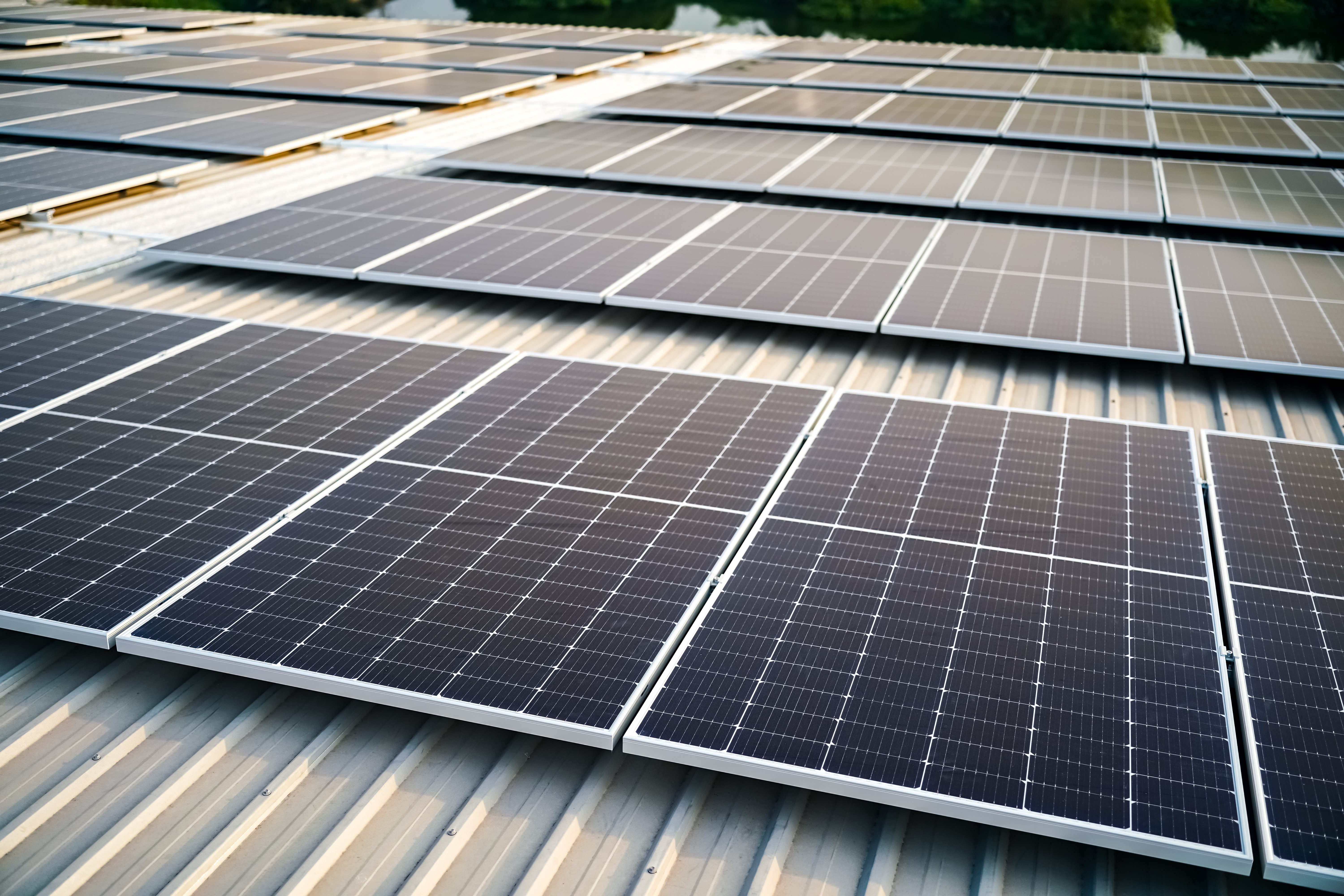 Paneles Solares Industrias y Empresas LUXUN